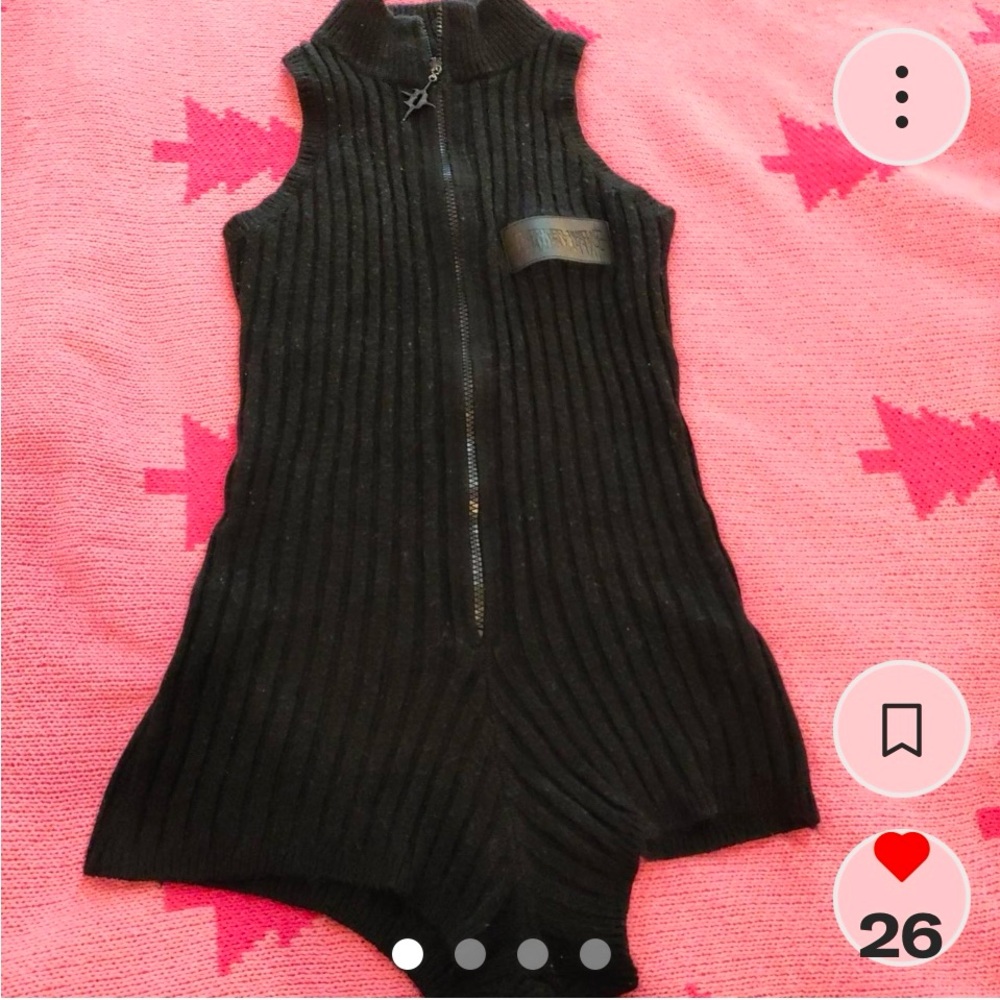 Black Ribbed Sleeveless Zip-Up Romper❤️